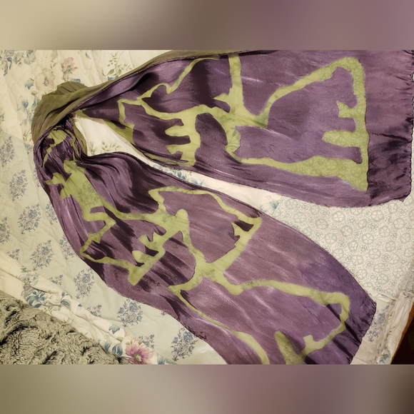 Kitty Silhouette Silk Scarf - Picture 5 of 6